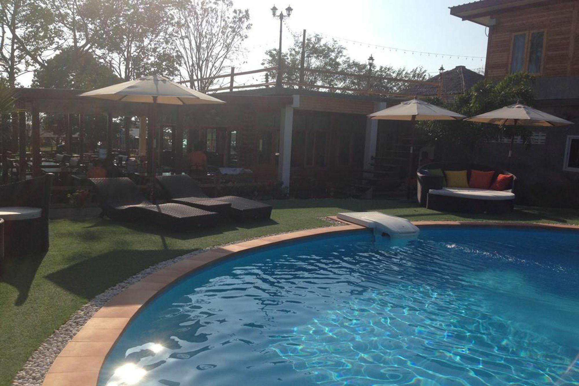 Hotel Check In And Chill Out Ban Laem Sok Esterno foto