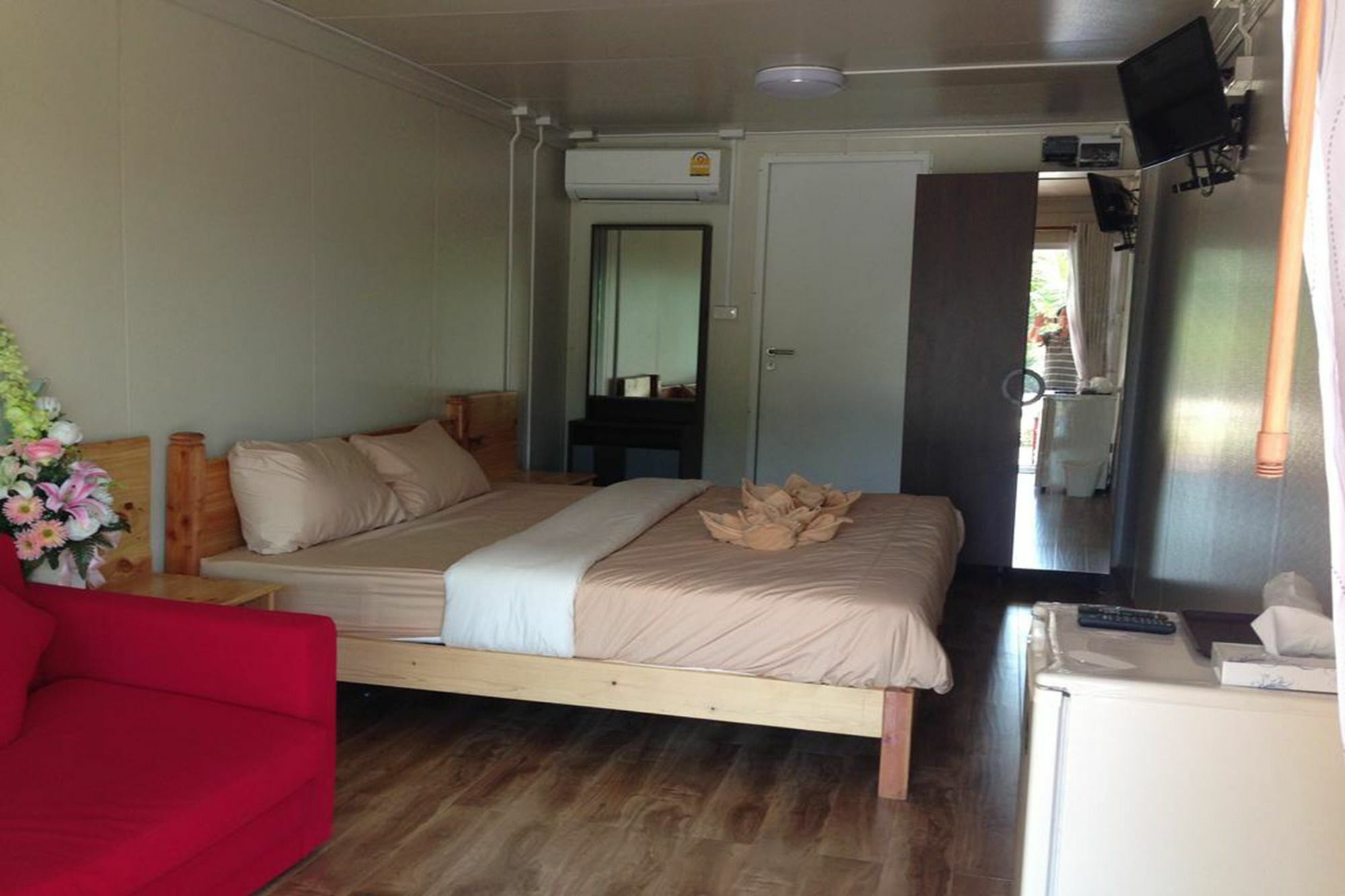 Hotel Check In And Chill Out Ban Laem Sok Esterno foto