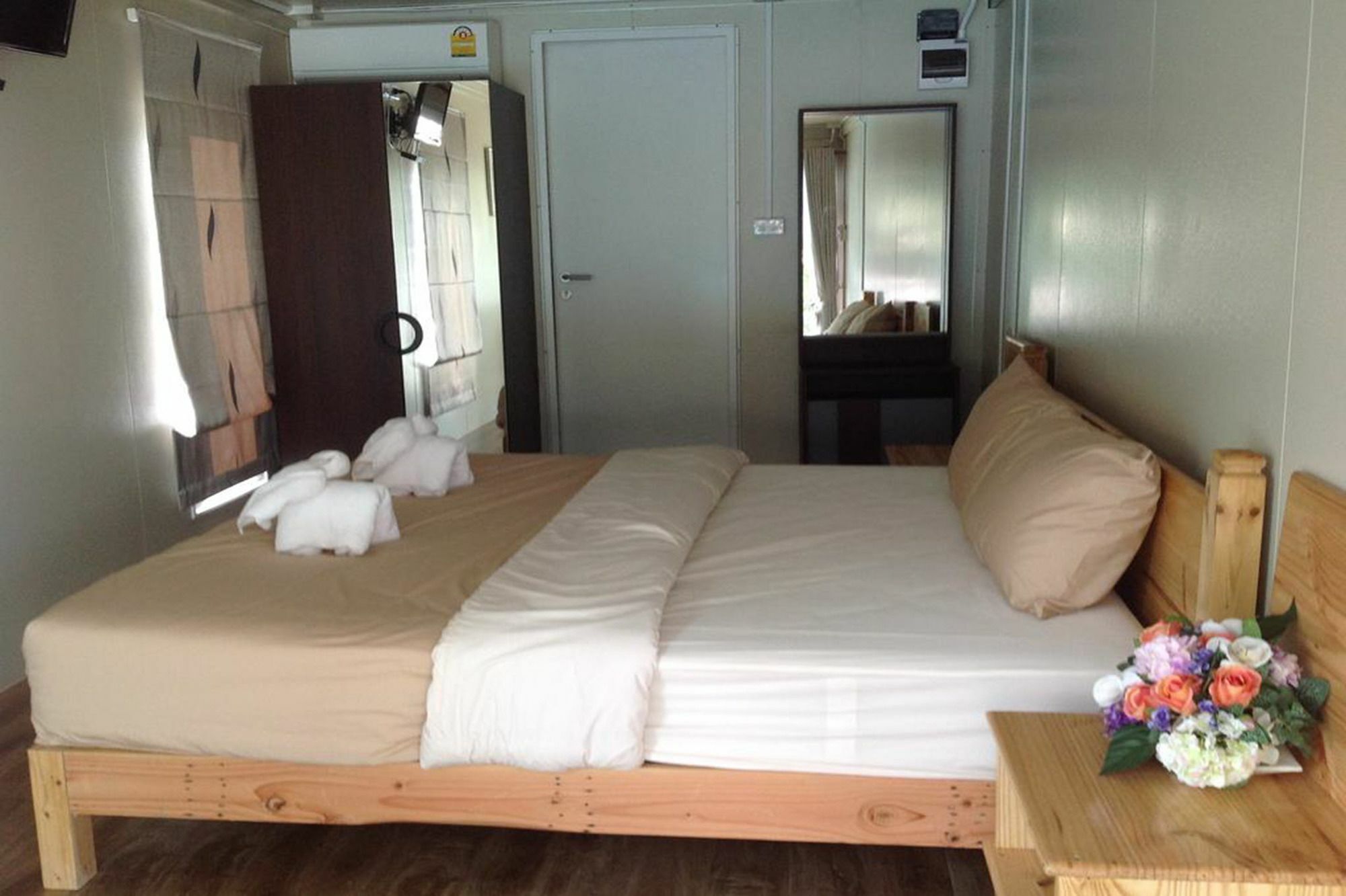 Hotel Check In And Chill Out Ban Laem Sok Esterno foto