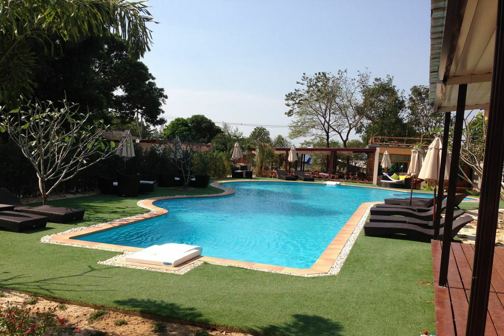 Hotel Check In And Chill Out Ban Laem Sok Esterno foto